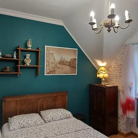 Zamkowisko Bed & Breakfast Golubie