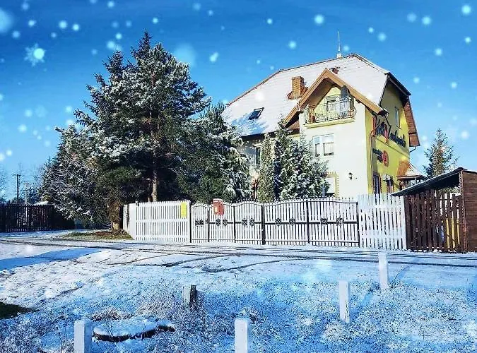 Zamkowisko Bed & Breakfast Golubie